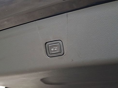 Used 2023 Chevrolet Traverse Premier image 29