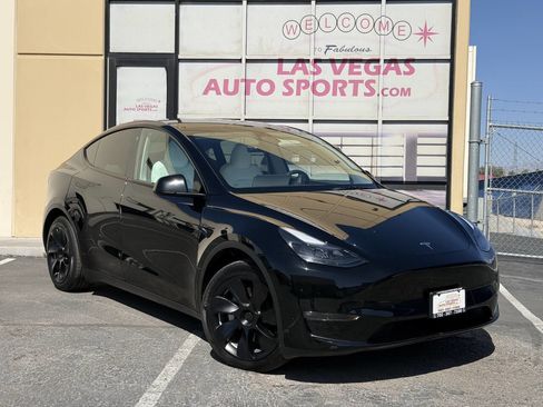 Used 2023 Tesla Model Y Long Range AWD/4WD image 2