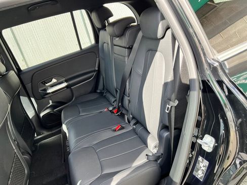 Used 2023 Mercedes-Benz EQB 300 4MATIC image 19