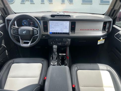 New 2026 Ford Bronco Outer Banks w/ Sasquatch Package AWD/4WD image 14