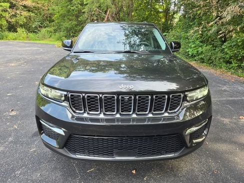 Used 2023 Jeep Grand Cherokee Limited w/ Luxury Tech Group II AWD/4WD image 2