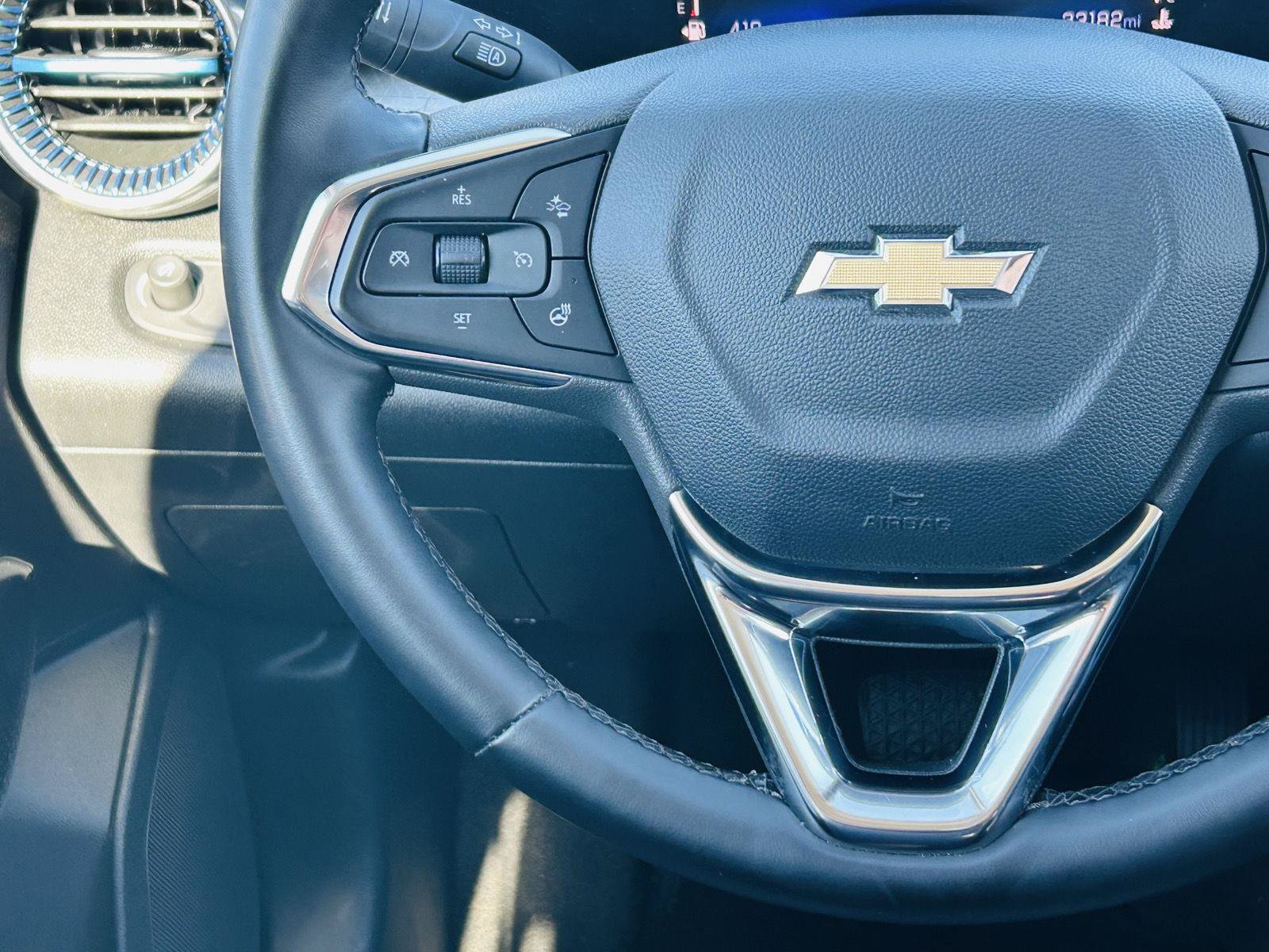 Used 2025 Chevrolet Trax LT w/ LT Convenience Package FWD image 14