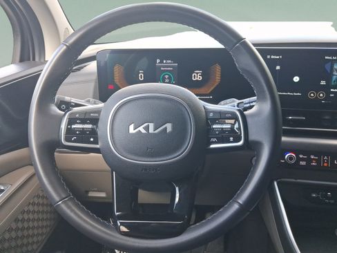 Used 2025 Kia Carnival FWD image 15