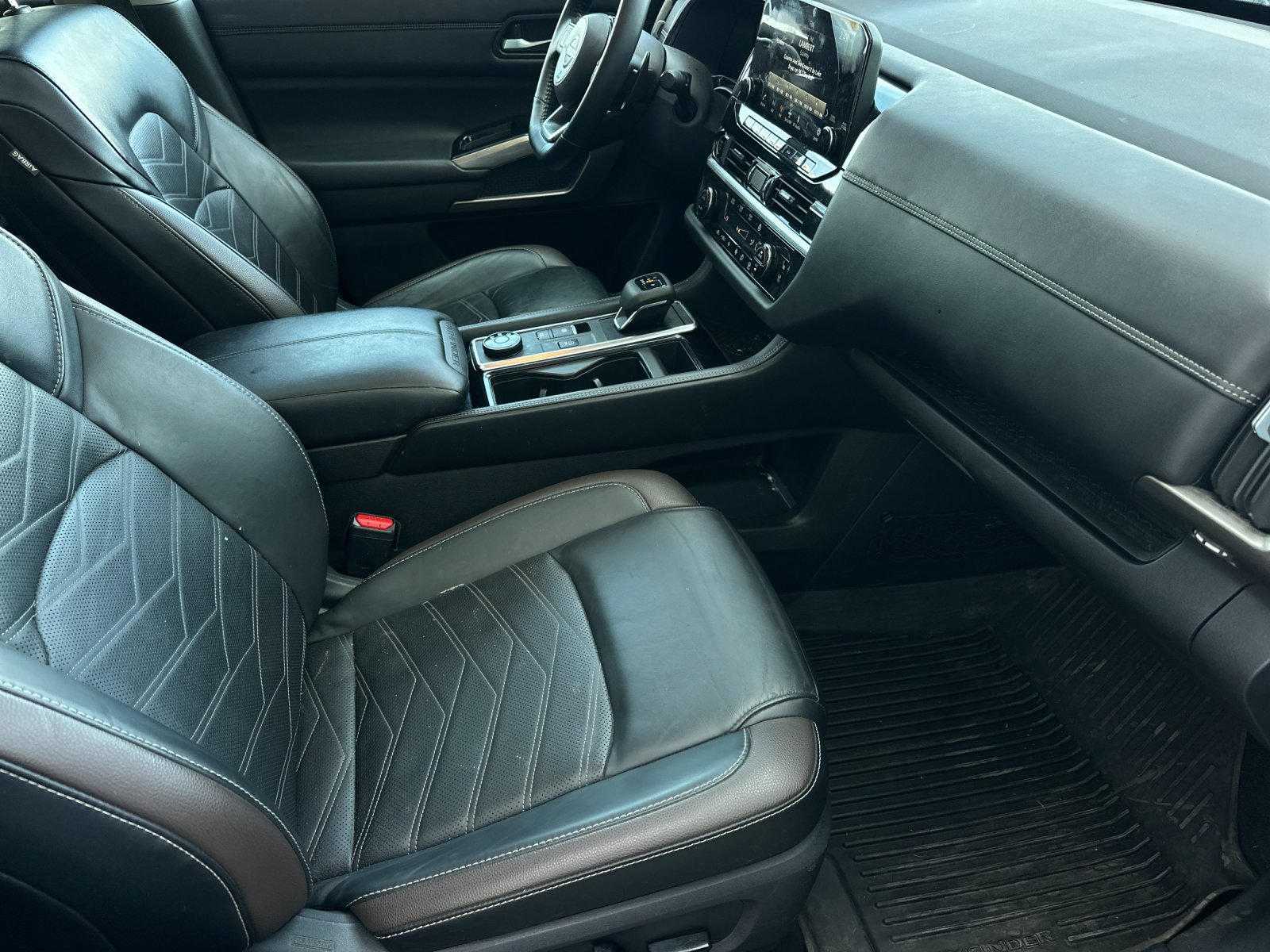 Used 2024 Nissan Pathfinder Platinum AWD/4WD image 16