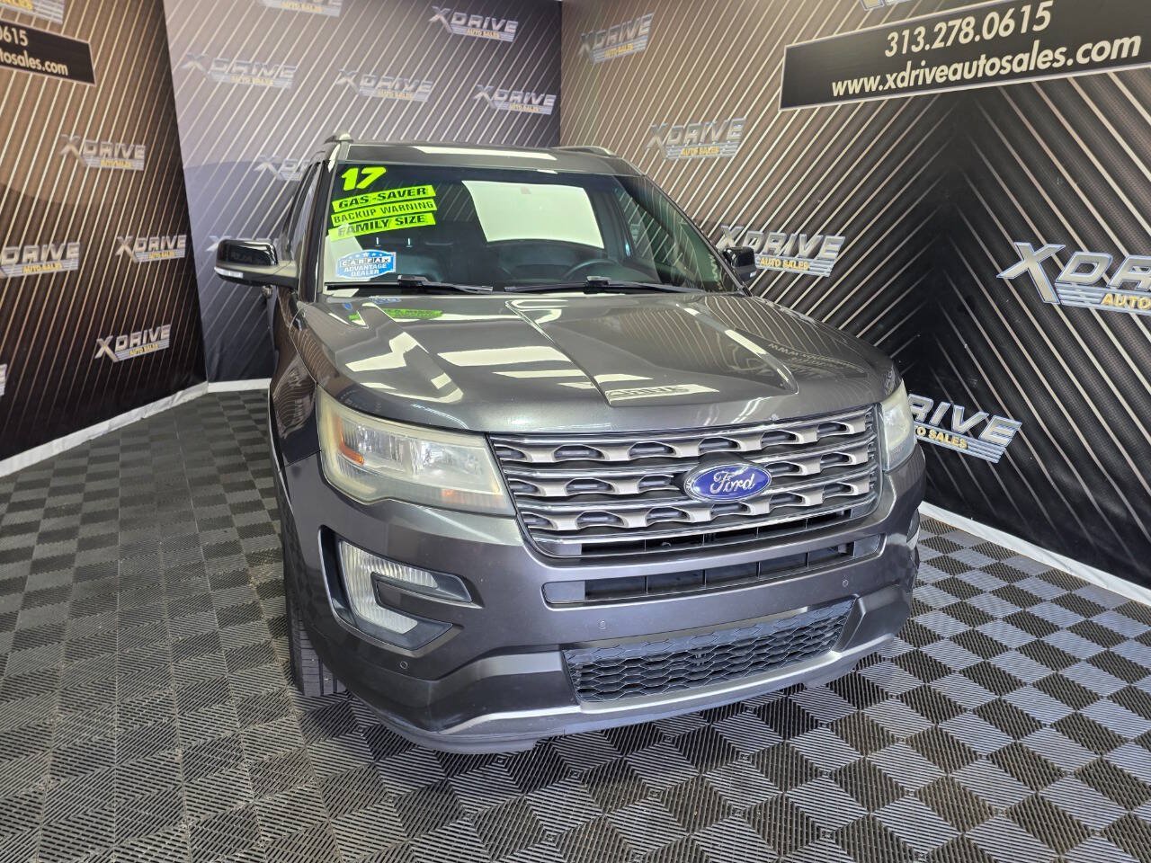 Used 2017 Ford Explorer XLT w/ Equipment Group 202A FWD image 5