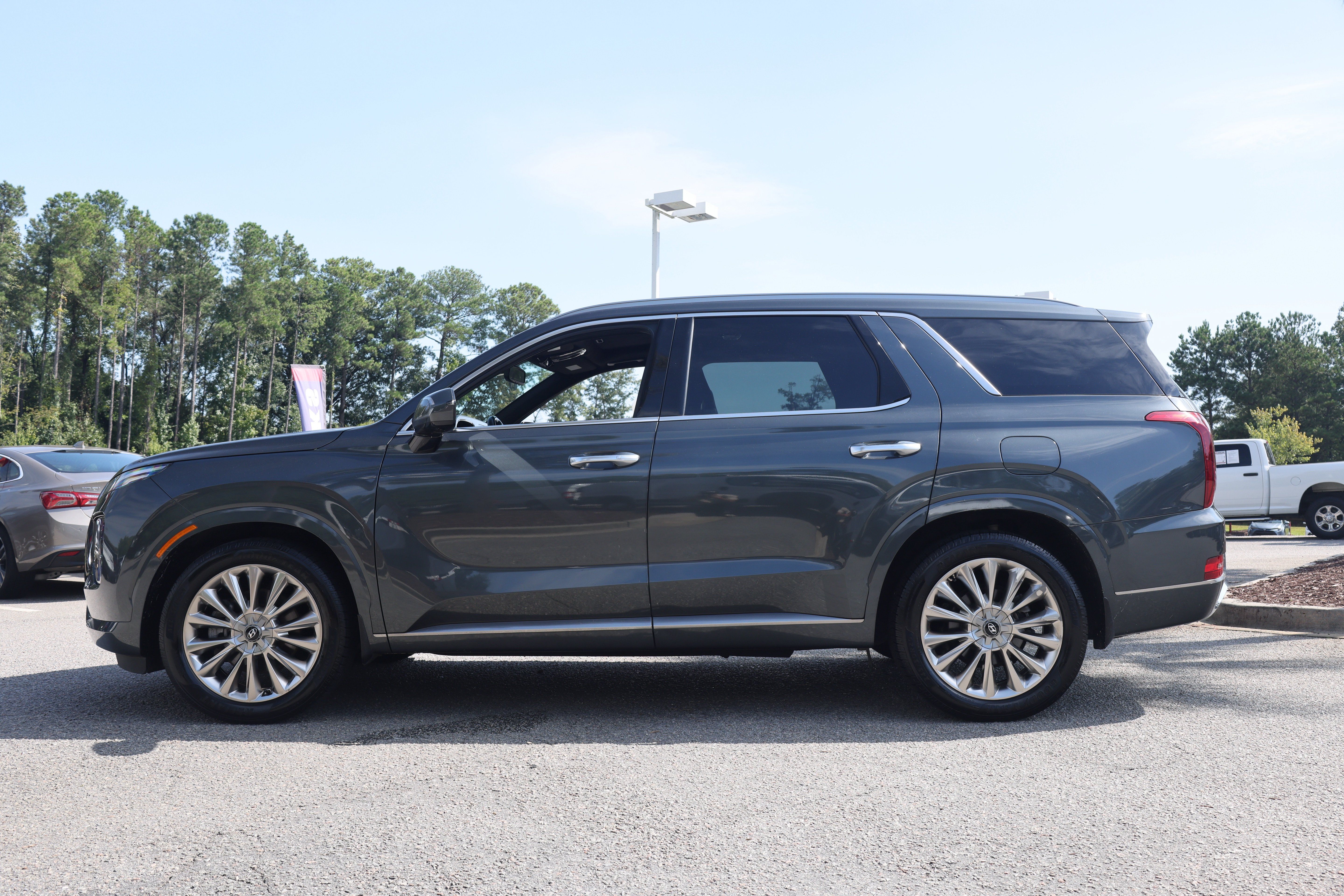 Used 2020 Hyundai Palisade Limited AWD/4WD image 2
