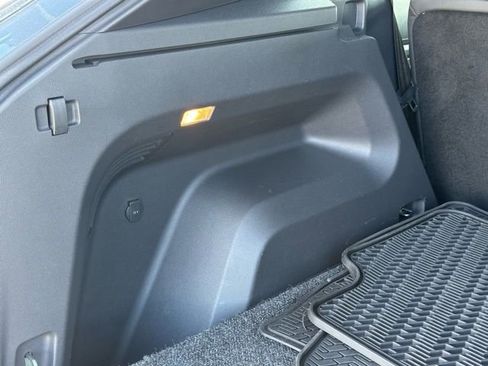 Used 2023 Volkswagen Atlas Cross Sport SE image 36