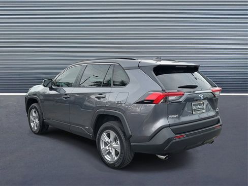 Used 2022 Toyota RAV4 XLE image 4