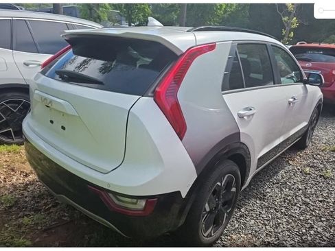Used 2023 Kia Niro Wave w/ Wave Preserve Package FWD image 3