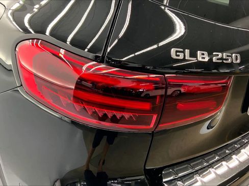 Certified 2024 Mercedes-Benz GLB 250 image 28