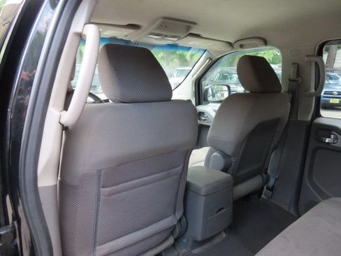 Used 2011 Nissan Frontier SV w/ SV Premium Utility Pkg AWD/4WD image 13