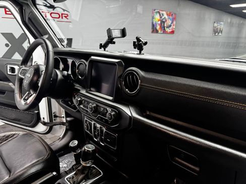 Used 2023 Jeep Gladiator Overland image 49