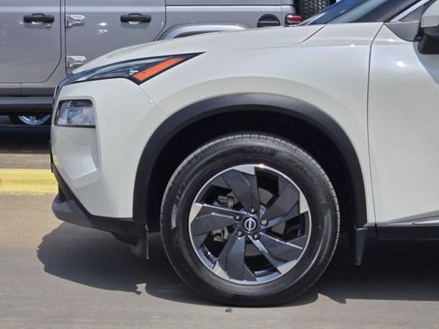Used 2023 Nissan Rogue SV FWD image 7