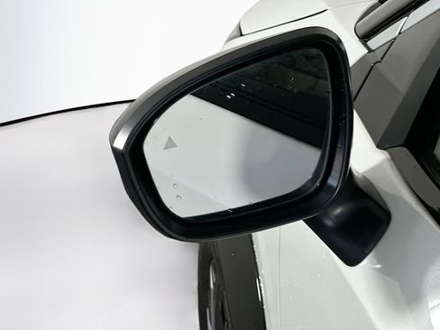 Used 2023 Nissan Ariya FWD image 16