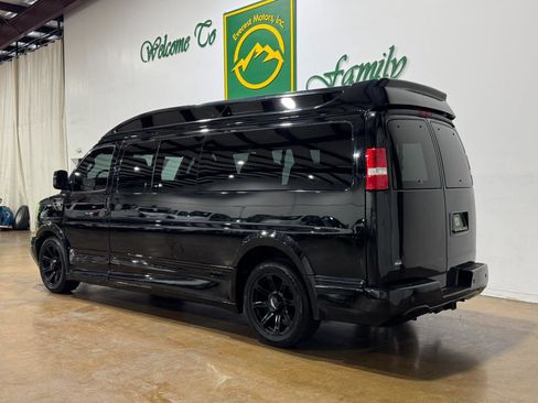 Used 2017 Chevrolet Express 2500 Extended RWD image 5
