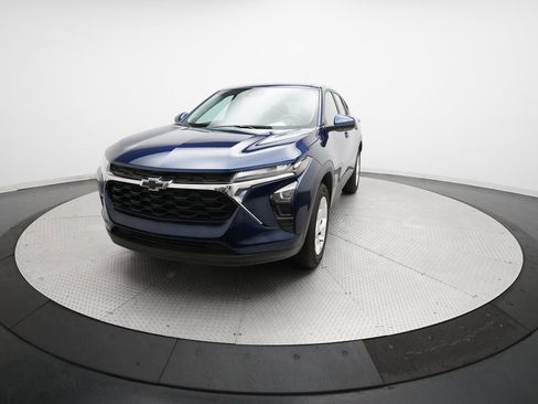 Used 2024 Chevrolet Trax LS w/ LS Convenience Package image 31