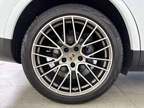 Certified 2023 Porsche Cayenne Platinum Edition AWD/4WD image 16