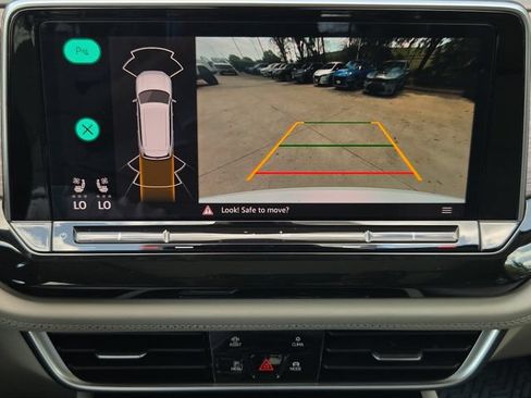 Used 2025 Volkswagen Atlas SEL AWD/4WD image 14