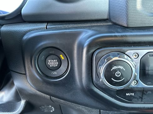 Used 2022 Jeep Wrangler Sport image 23