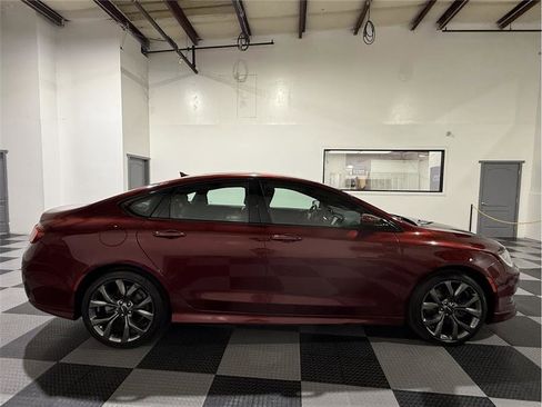 Used 2016 Chrysler 200 S w/ Navigation & Sound Group I image 4