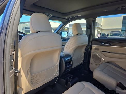 Used 2023 Jeep Grand Cherokee L Limited image 17