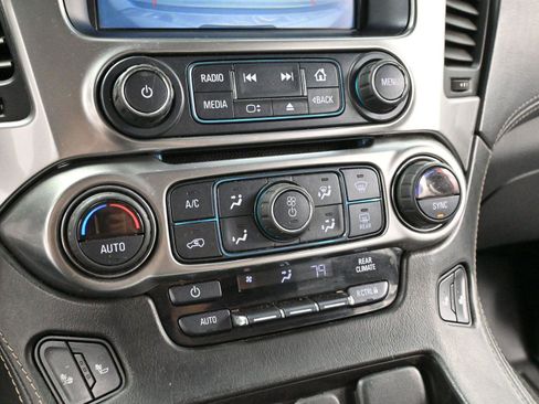 Used 2018 Chevrolet Suburban LT image 21