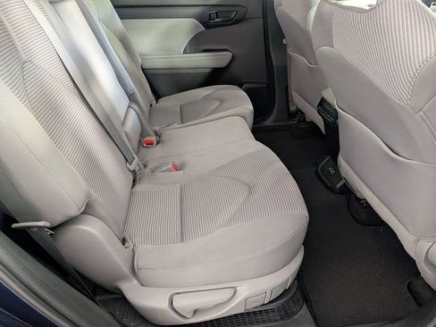 Used 2023 Toyota Highlander LE AWD/4WD image 30
