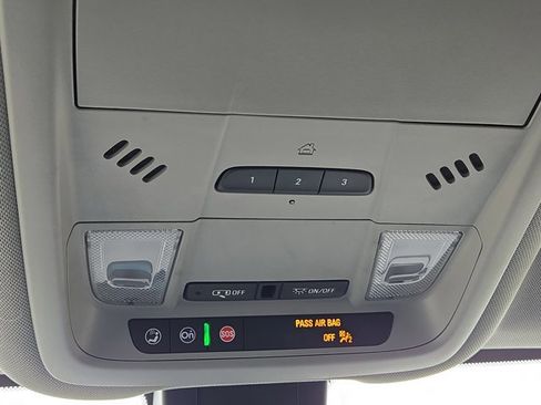 Used 2023 GMC Terrain SLT image 29