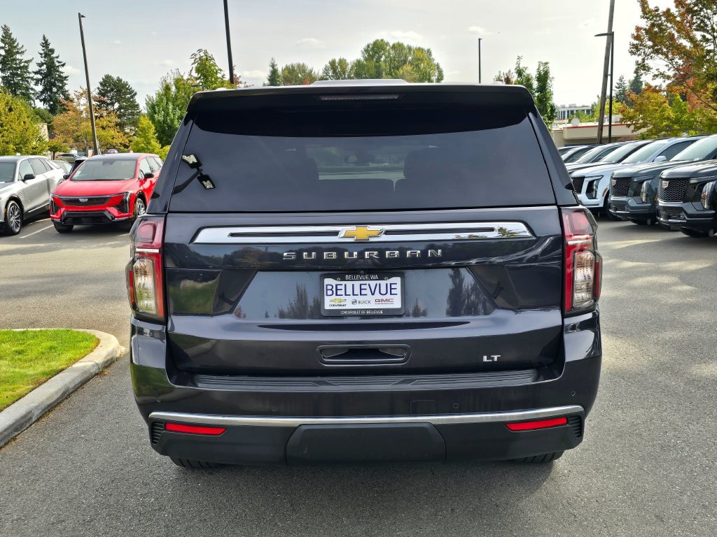 Used 2022 Chevrolet Suburban LT w/ Luxury Package AWD/4WD image 4