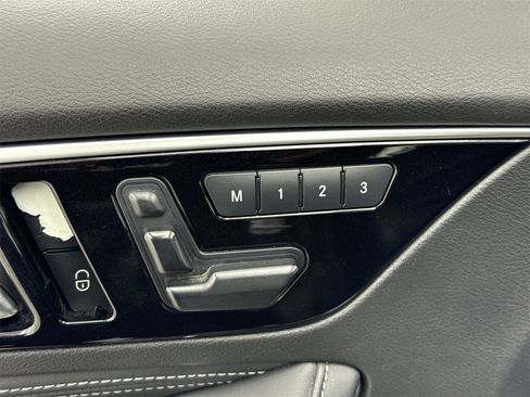 Used 2017 INFINITI QX30 Premium w/ Navigation Package image 17