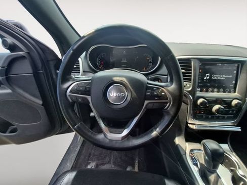 Used 2018 Jeep Grand Cherokee Altitude AWD/4WD image 12