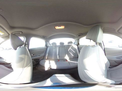 Used 2025 Hyundai Elantra SEL image 42