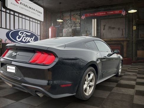 Used 2018 Ford Mustang Coupe image 6
