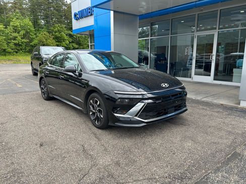 Used 2025 Hyundai Sonata SEL FWD image 2