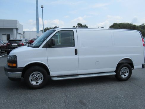Used 2025 GMC Savana 2500 w/ Driver Convenience Package RWD image 2