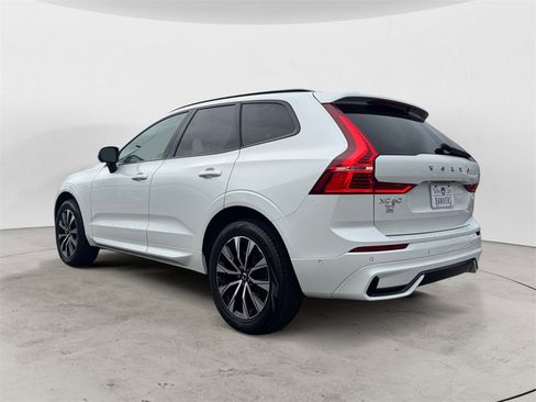 Certified 2025 Volvo XC60 B5 Plus image 3
