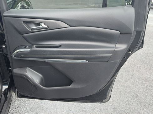 Used 2025 Chevrolet Traverse LT FWD image 18