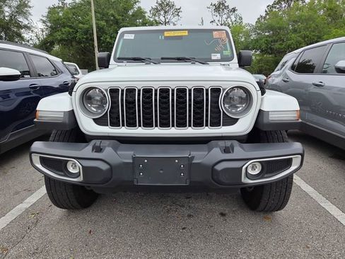 Used 2025 Jeep Wrangler Sahara image 2