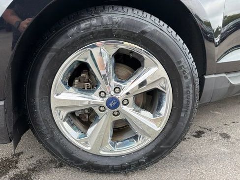 Used 2019 Ford Edge SE FWD image 9