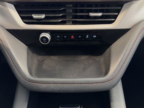 Used 2025 Ford Explorer Active AWD/4WD image 27