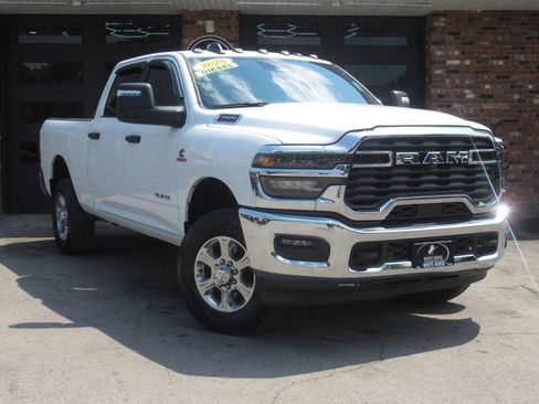 Used 2025 RAM 3500 Big Horn AWD/4WD image 2