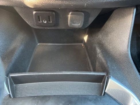 Used 2021 Chevrolet Traverse LT image 26