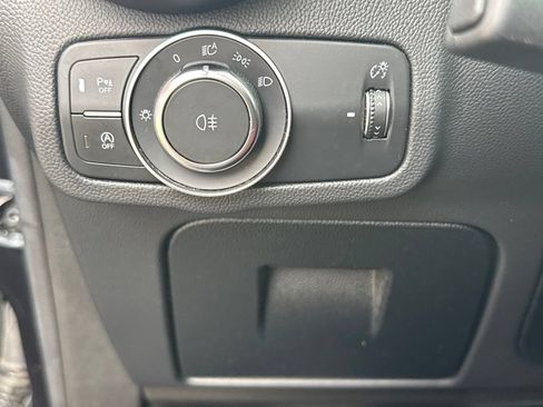 Used 2023 Alfa Romeo Stelvio Veloce AWD/4WD image 40
