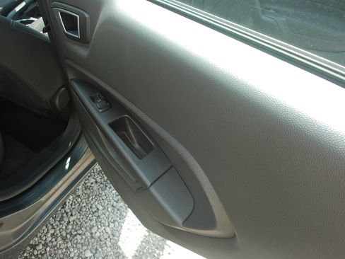 Used 2016 Ford Fiesta SE FWD image 25