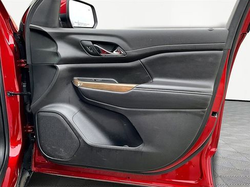 Used 2023 GMC Acadia SLE image 24