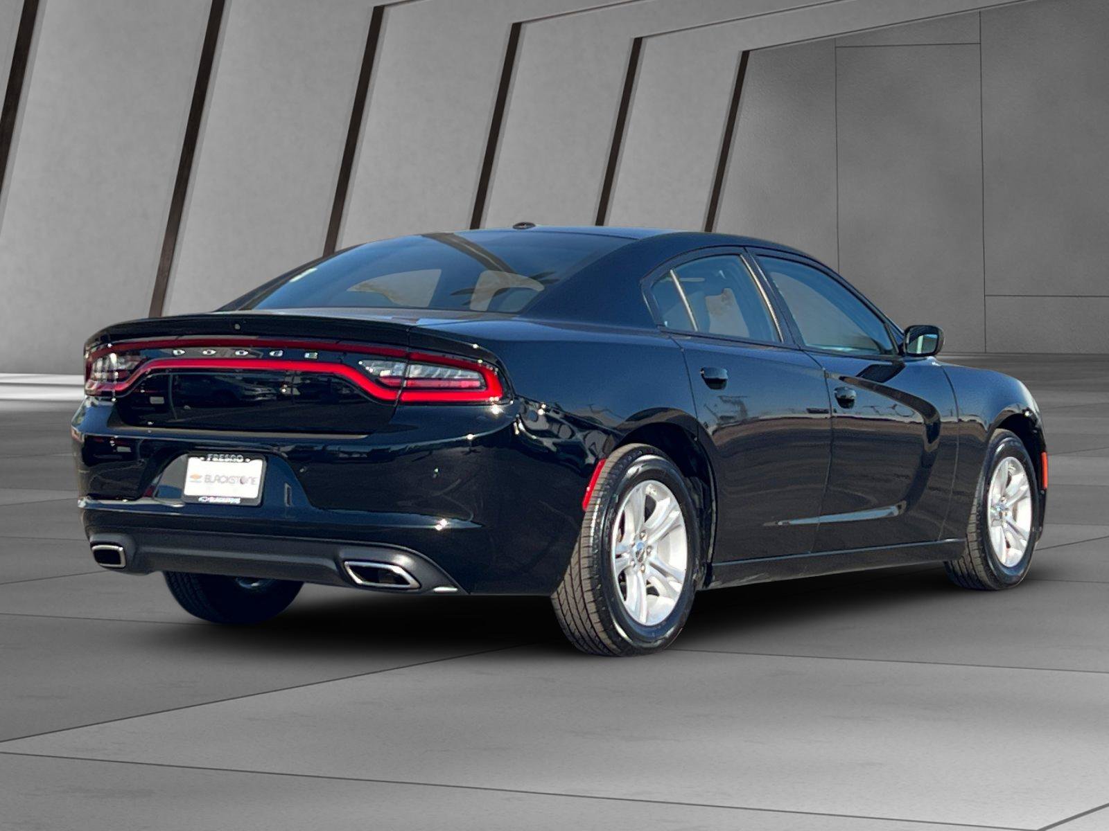 Used 2022 Dodge Charger SXT RWD image 4