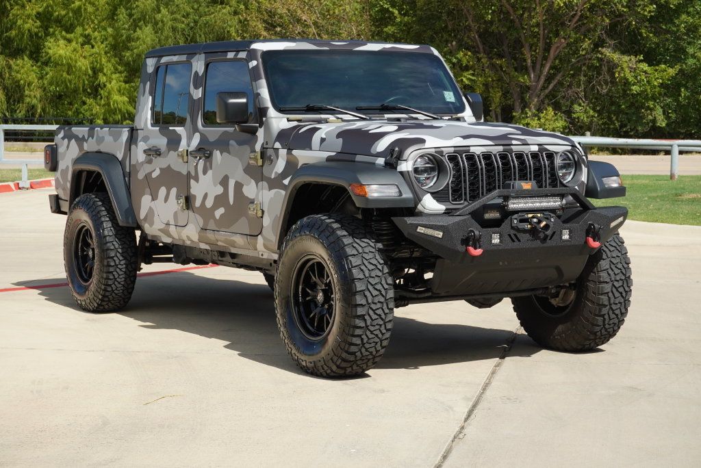 Used 2025 Jeep Gladiator Sport AWD/4WD image 7