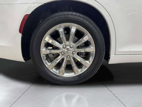 Used 2016 Chrysler 300 Limited w/ Driver Convenience Group image 44