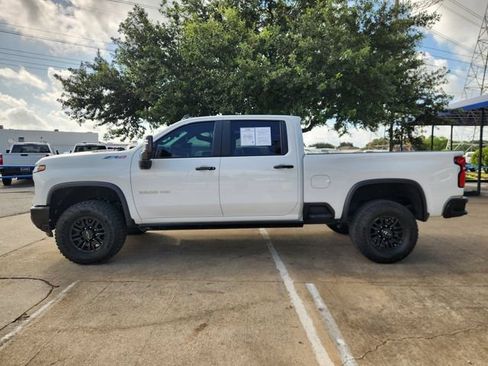 Used 2025 Chevrolet Silverado 2500 ZR2 w/ Technology Package AWD/4WD image 4