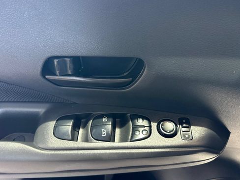 Used 2021 Nissan Kicks S FWD image 11